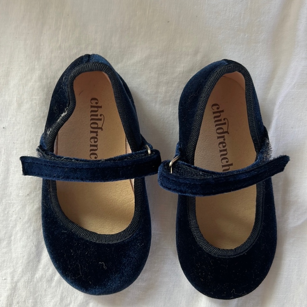 Worn once children chic navy velvet Mary Jane perfect for Christmas size 21 eu
